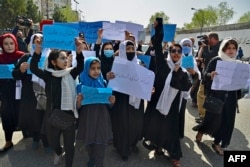 Afghan women and girls protest in front of the Education Ministry in Kabul, demanding the reopening of schools for girls. (file photo)