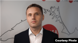 За словами Олексія Тільненка, як правило, до окупованого Криму людей вивозять з окупованих Херсонської та Запорізької областей