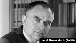 Український поет Дмитро Павличко. 1987 рік