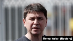 Подоляк вважає, що такий указ потрібний Володимиру Путіну виключно як «елемент тотального пропагандистського впливу» на внутрішню аудиторію