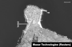 На знімку від 21 червня видно сліди пожежі на Зміїному