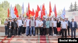 Кандидаты от партии «Биримдик» в Караколе. 2020 год.