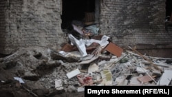 Наслідки влучання ракети С-300 у житлову забудову у Запоріжжі. Фото ілюстративне 