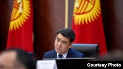 Жанар Акаев.