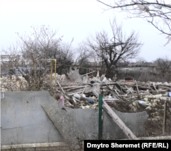 Руїни будинку в селі Правдине