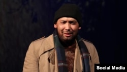 "Абийир кечирбейт" спектаклинде Сейиттин ролунда.