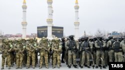 Украинага аттанган жоокерлер. Грозный шаары. 25-февраль, 2022-жыл. Иллюстрациялык сүрөт.