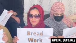 په افغانستان کې ښځو د خپلو حقونو لپاره په وار وار لاريونونو کړي دي. پخوانۍ انځور