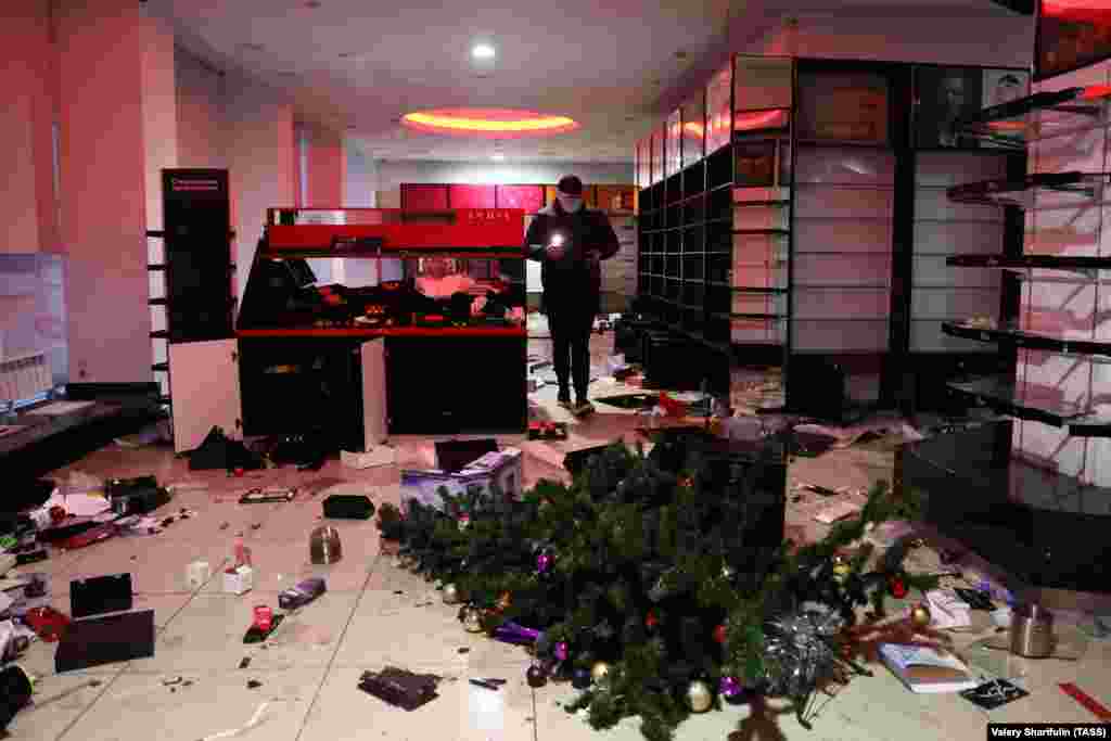 A toppled Christmas tree inside a looted store in Almaty.&nbsp;