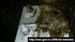 Qastel (Vinogradnoye) köyünde zarar körgen gaz borusı. Qırım, 2017 senesi noyabrniñ 1-i