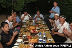 Зачастую в Рамазан ифтар – это повод собраться за одним столом всем родственникам, близким или соседям.