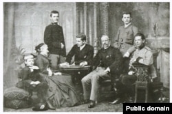 Митрополит Андрей Шептицький разом із родиною у Прилбичах перед вступом у монастир