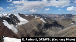 В планах холдинга - строительство ГЭС на реке Сары-Жаз, стоимостью 3 млрд долларов, разработка месторождений Жетим-Тоо (2 млрд долларов), Бала-Чычкан (2 млрд долларов) и другие проекты.