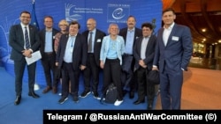 Члены Антивоенного комитета России на слушаниях по вопросу создания платформы российских демократических сил в ПАСЕ, 1 октября 2025 года