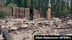 Разрушенный до основания дом в селе Максат Лейлекского района. 2 мая 2021 года.