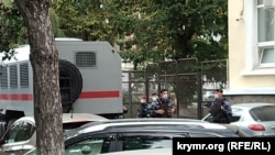 Aqmescitniñ Kiyev rayon mahkemesi yanında Rusiye quvetçileri, arhiv