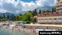 Туристи в Місхорі, червень 2021 року