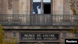 Следственные действия в Лувре, 19 октября 2025 года