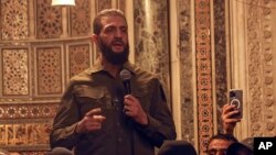 د هیت تحرير اشام وسله والې ډلې مشر ابو محمد الجولاني د یو وینا پرمهال. 