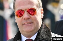 დმიტრი მედვედევი ავიატორის სათვალით "გამარჯვების დღის" აღლუმზე, 2025 წ.