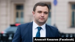 Інформацію про те, що народний депутат Олексій Ковальов нібито «загинув» в результаті вибуху автомобіля на окупованій території Херсонщини поширив 22 червня Євген Шевченко, відомий як «агент НАБУ»