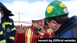 Акылбек Жапаров Кумтөрдө