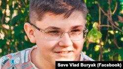 «Найголовніше те, що його, як цінного заручника, постійно слід було охороняти. Не знаю істинних причин. У діалозі з тією стороною мені якось сказали: «Ну ми ж не все одне одному розповідаємо»