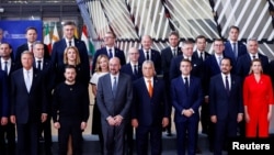 Лідери ЄС і президент України Володимир Зеленський під час одного з самітів у Брюсселі. 18 серпня частина цих політиків підтримає Зеленського на переговорах із президентом США Дональдом Трампом