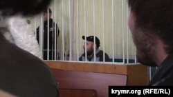 «Fevral 26 işi» figurantı Mustafa Degermenci Aqmescitteki Kyiv rayonı mahkemesinde, 2015 senesi noyabr 17 künü