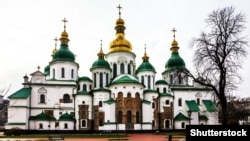 Софійський собор у Києві (сучасний вигляд). Як митрополит Київський, Ісидор неодноразово відправляв служби в Святій Софії, хоч і не був у Києві постійно через часті подорожі