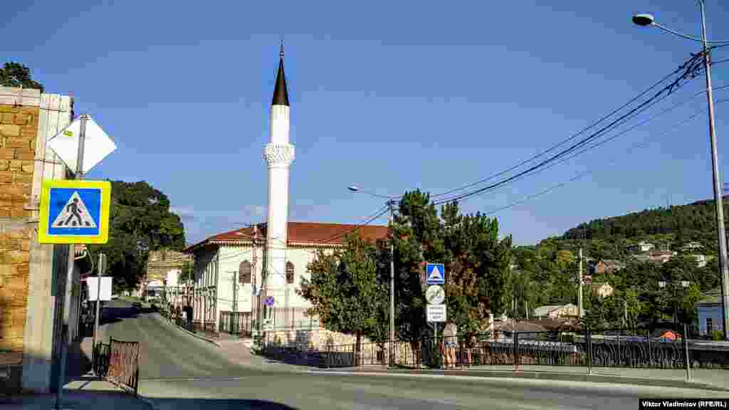 Orta Cami eski camilerden sayıla. O, ilk sefer 1674 senesiniñ vesiqalarında añıla