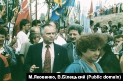 Дмитро Павличко під час відзначення 500-ї річниця козацтва Запорізького, 1990 рік