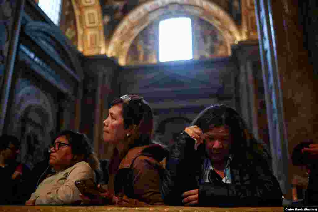 21 квітня Ватикан повідомив, що папа Римський Франциск помер у віці 88 років після інсульту