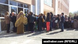 Nobata duran adamlar