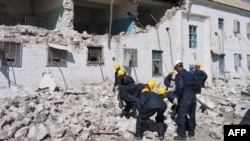 Türkmenbaşy, iýun, 2008. Ýykylýan türme.