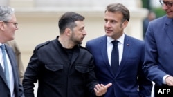 Ukrainian President Volodymyr Zelenskyy speaks with French President Emmanuel Macron (right), British Prime Minister Keir Starmer (left), and German Chancellor Friedrich Merz during a meeting in Kyiv on May 10.