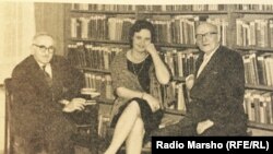 Слева направо: Эльбрус Хадарцев, супруга А.Авторханова и Алихан Кантамир