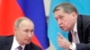 Президент РФ Володимир Путін та його радник Юрій Ушаков (п), архівне фото