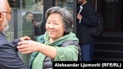 Құқық қорғаушы Дина Смайылованың сот ғимаратынан шыққан сәті. Подгорица, 15 сәуір, 2025 жыл.  