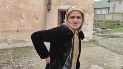 Жительница Куляба выгоняет из дома свою мачеху-инвалида с двумя детьми