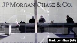 Відповідні листи українська сторона скерувала до американських JPMorgan Chase та Citigroup, британської HSBC та французької Credit Agricole