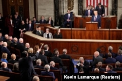 Конгрессмен Эл Грин (демократ от Техаса) прерывает речь президента Трампа