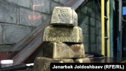 Добытое на Кумторе золото, архивное фото.