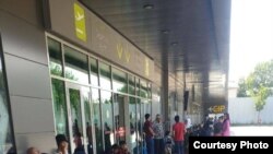 Сотни пассажиров застряли в аэропортах Душанбе и Худжанда