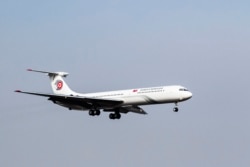 Радянський «Ільюшин» Іл-62, який використовує Кім Чен Ин, прибув (без Кіма на борту) у Південну Корею в 2015 році