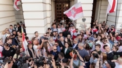 Ціханоўскі сустрэўся зь беларусамі ў Варшаве