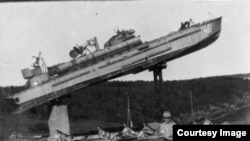 Памятник катеру