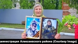 Бабушка Егора и Максима Ильиных из поселка Алексеевка Самарской области, погибших на войне России против Украины