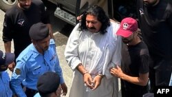 د اسلام اباد پوليسو علي وزير عدالت ته روان کړی دی ـ انځور له ارشيفه