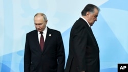 Владимир Путин и Эмомали Рахмон. Бишкек, 2023 г.